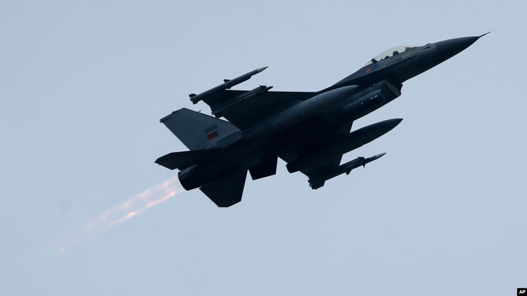 Một chiếc F-16 của NATO tuần tra vùng trời bên biển Baltic (ảnh tư liệu, 11/2014)