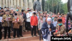 Sejumlah Tokoh Deklarasikan Koalisi Aksi Menyelamatkan Indonesia (KAMI) di Tugu proklamasi, Selasa, 18 Agustus 2020. (Foto: Fathiyah Wardah/VOA)