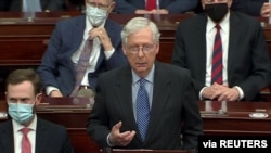 El líder de la mayoría en el Senado, Mitch McConnell, parece no contar con los suficientes votos republicanos para un compromiso integral con los demócratas.[Archivo]