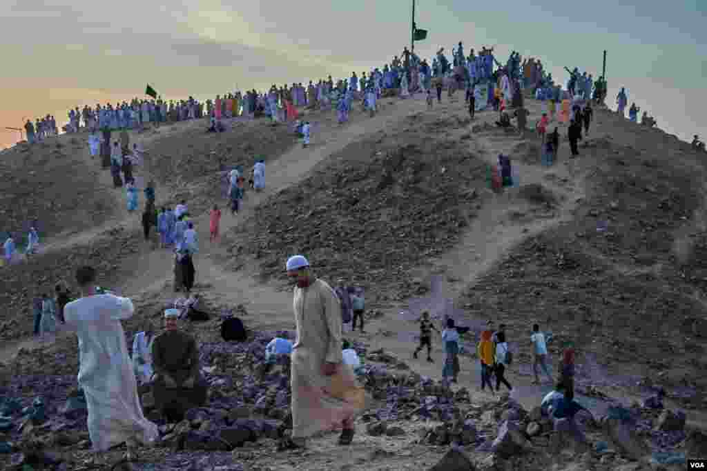 Part of the tradition is to climb the mountain of Humaithera as pilgrims to Mecca climb Arafat mountain. (H. Elrasam/VOA)