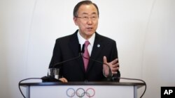 Sekjen PBB Ban Ki-moon saat memberikan sambutan di hadapan Komite Olimpiade Internasional menjelang penyelenggaraan Olimpiade Musim Dingin di Sochi, Rusia (6/2).