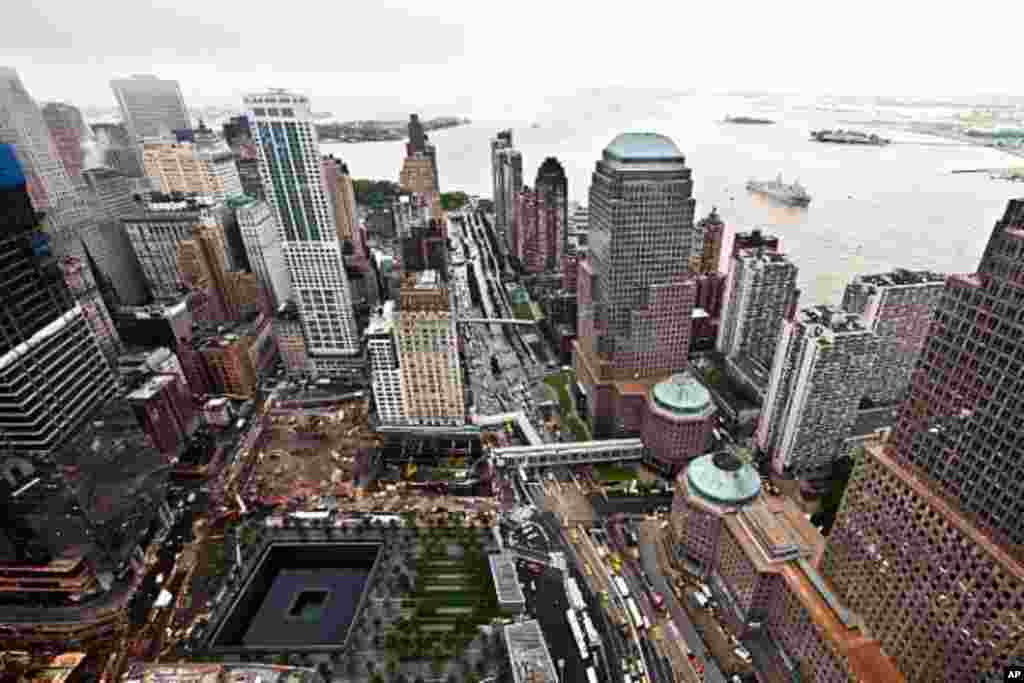 美国海军两栖坞式运输舰纽约号USS New York (LPD 21) 9月8日即将经过曼哈顿世贸中心和9-11纪念园。