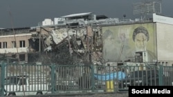 تصویری که حساب کاربری فارسی‌زبان وزارت امور خارجه اسرائیل از ساختمان ویران‌شده «قرارگاه یگان امداد فاتب» منتشر کرده است