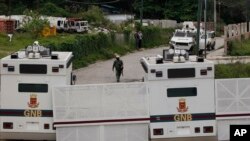 Los militares se fugaron durante el traslado desde un tribunal militar en Fuerte Tiuna (Caracas) a la cárcel de Ramo Verde, donde estaban prisioneros. Foto de archivo de la entrada a Ramo Verde.
