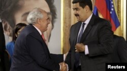 Maduro y Samper se reunieron en Caracas para hablar del dialogo político con la oposición.