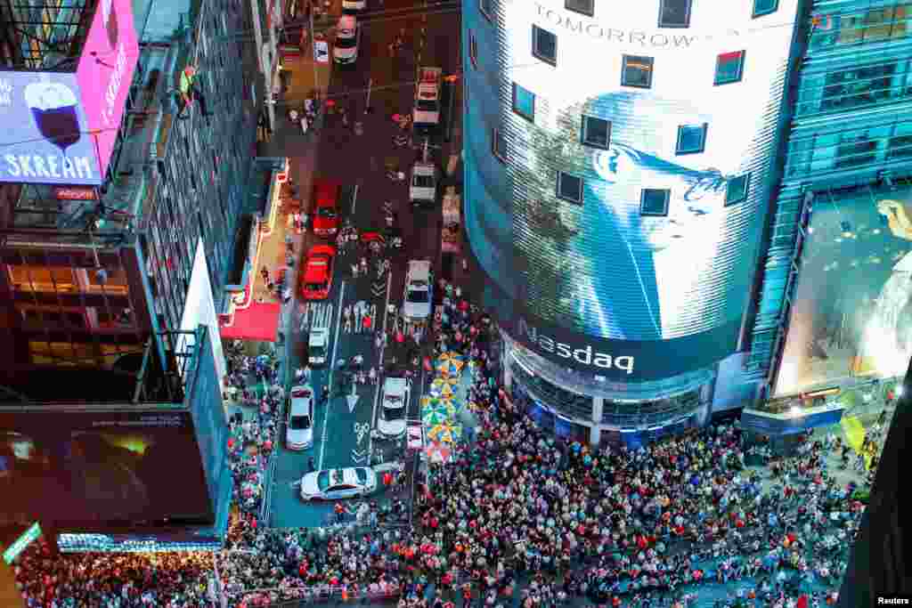 Aerialist Nik Wallenda walks the highwire with his sister Lijana over Times Square in New York, June 23, 2019.