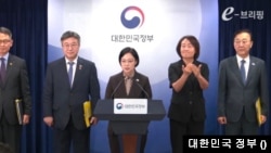 한성숙 한국 국무총리가 3일 정부세종청사에서 세종시 이전과 수도권 공공기관의 지방 이전을 본격적으로 추진하겠다고 발표하고 있다.