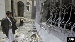 Nhà của ông al-Ahmar, trưởng bộ tộc Hashid, bị hư hại sau cuộc giao tranh với lực lượng an ninh Yemen