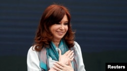 La expresidenta argentina Cristina Fernández de Kirchner asiste a una reunión del Foro Mundial de Pensamiento Crítico en Buenos Aires, Argentina. Foto de archivo.