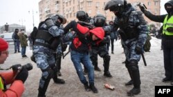 Задержание участника протеста в Москве, Россия. 31 января 2021 г.