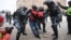 Задержание участника протеста в Москве, Россия. 31 января 2021 г.