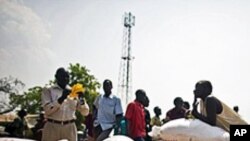 식량을 분배받는 남부 수단주민들