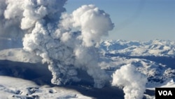 Continúa el monitoreo de las autoridades ante una posible erupción.