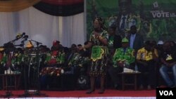 Grace Mugabe addressing the crowd in Chinhoyi, Mashonaland West, on Saturday.