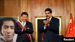 Presiden China Xi Jinping (kiri) dan Presiden Venezuela Nicolas Maduro, dalam pertemuan di Istana Miraflowers, Caracas (20/7).