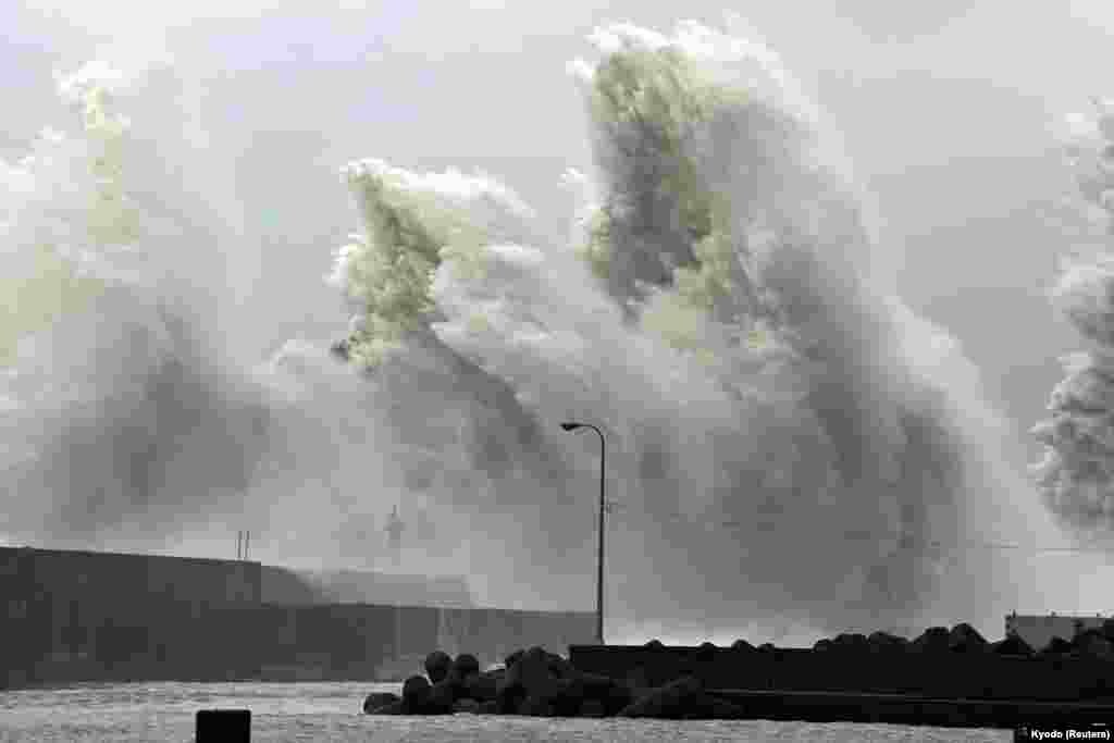 High waves triggered by Typhoon Nanmadol are seen at a fishing port in Aki, Kochi Prefecture, western Japan.