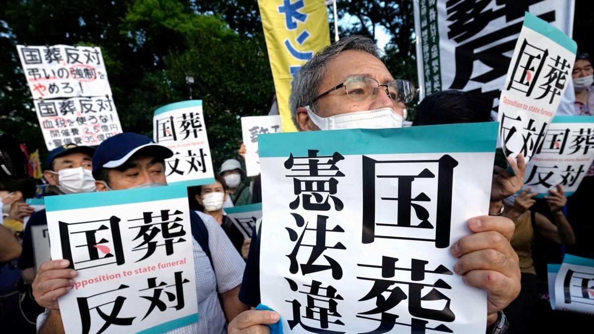 日前首相安倍国葬计划遭部分日人强烈反对，有人甚至以“自焚”表达抗议