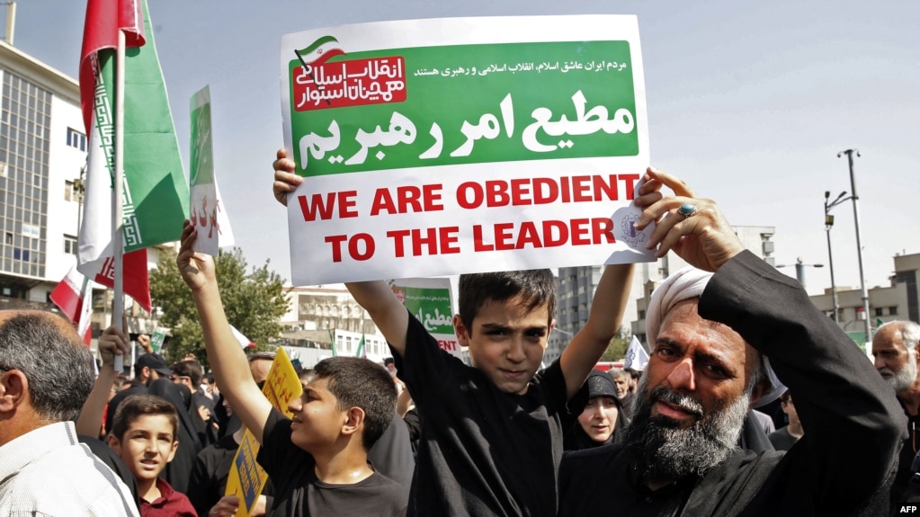 2022年9月23日，支持政府的伊朗人在德黑兰街头举行集会。(photo:VOA)