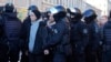Фото: Російська поліція затримує протестувальників, які виступили проти мобілізації, Санкт-Петербург, Росія, 24 вересня 2022 року. В суботу акція протесту проти мобілізації пройшла і в Москві.