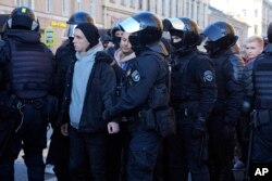 Russian police detain demonstrators rallying against the military mobilization drive announced earlier this week, in St. Petersburg, Russia, Sept. 24, 2022.