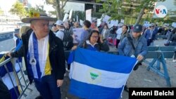 Un grupo de nicaragüenses protestaron frente a la sede de las Naciones Unidas en Nueva York para reclamar mayor presión internacional contra el Gobierno de Daniel Ortega. 