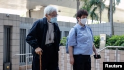 Pensiunan uskup Kardinal Joseph Zen Ze-kiun tiba di pengadilan West Kowloon Magistrates, Hong Kong, 26 September 2022. (REUTERS/Tyrone Siu 陈日君)