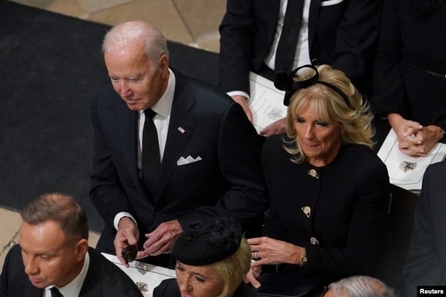 US President Joe Biden accompanied by the First Lady Jill Biden arriving for the State Funeral of Queen Elizabeth II, held at Westminster Abbey, Sept. 19, 2022. (Gareth Fuller/Pool via Reuters)