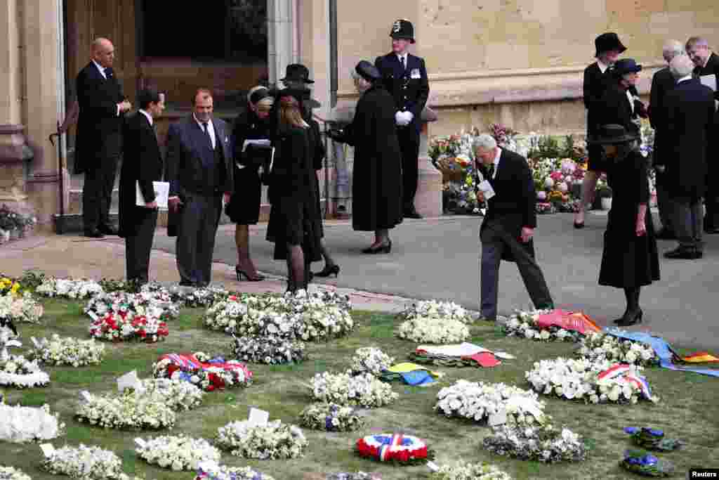 Carole Middleton, right, and Michael Middleton (second right) look at floral wreaths ahead of the Committal Service for Queen Elizabeth II in St. George&#39;s Chapel inside Windsor Castle, Sept.19, 2022.