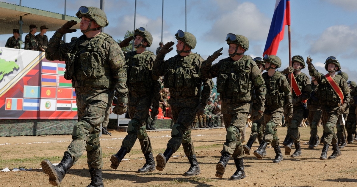 Qozoq yulduzlarining seks videolari Porno chochqachilik bank pul uchun aldash