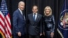 PM Pakistan Shehbaz Sharif (tengah) bertemu Presiden AS Joe Biden dan ibu negara Jill Biden di sela-sela Sidang Majelis Umum PBB di New York, 23 September 2022 (foto: dok). 