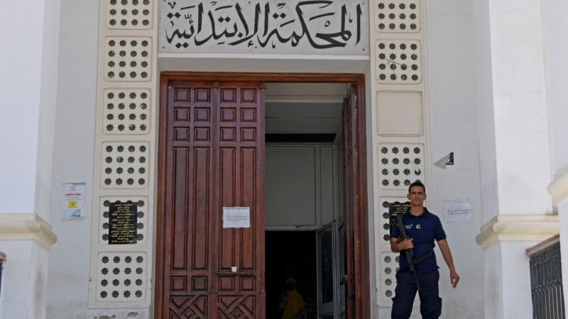 Un maire tunisien arrêté après le suicide d'un vendeur ambulant