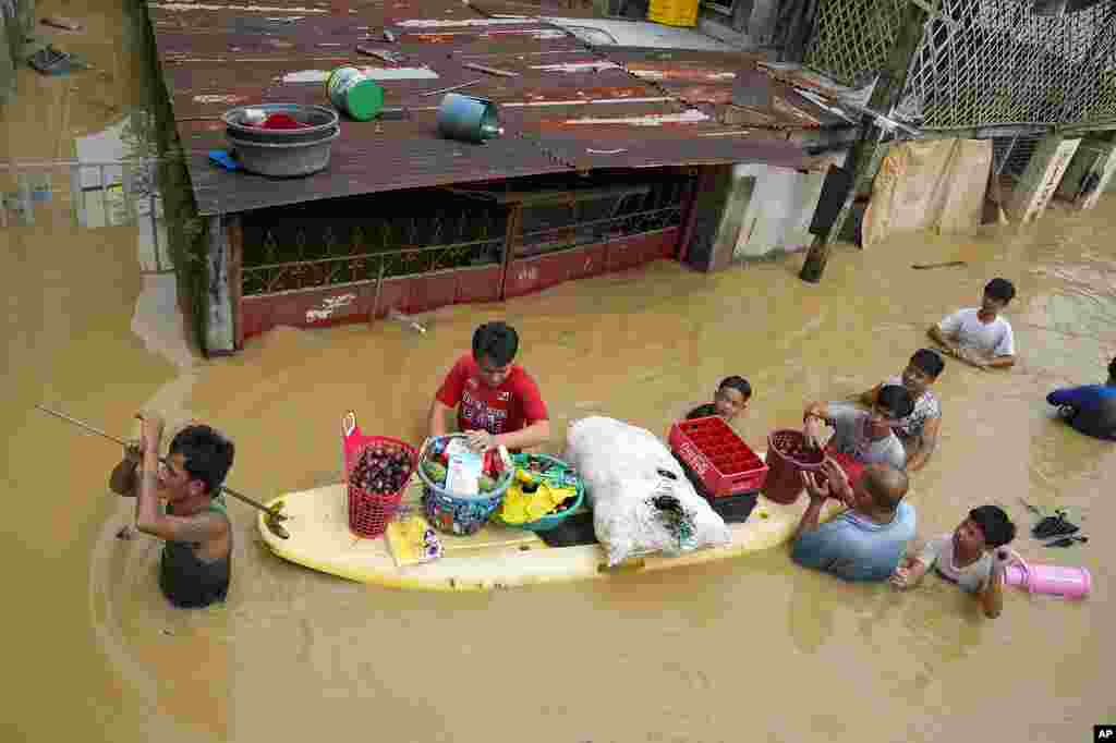 صحنۀ دیگر از زندگی طوفان زدگان فلیپین
