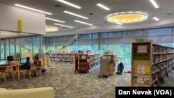 The children's section of the Wheaton Library in Maryland offers early reading materials and computers for children's learning games. (Dan Novak/VOA)