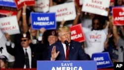 Mantan Presiden Donald Trump berbicara dalam sebuah acara kampanye di Youngstown, Ohio, pada 17 September 2022. (Foto: AP/Tom E. Puskar)