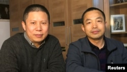 一张未表明日期的照片显示丁家喜与许志永(左)在广州合影，两人后来分别在2019年末和2020年初被捕。