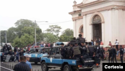 Decenas de policías prohibieron la realización de una procesión en la ciudad de Masaya, al sur de Managua, Nicaragua. Foto Cortesía