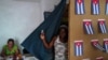 Seorang warga tampak keluar dari stan pemilihan di sebuah tempat pemungutan suara di Havana, Kuba, dalam pemungutan suara referendum mengenai undang-undang keluarga pada 25 September 2022. (Foto: Reuters/Alexandre Meneghini)