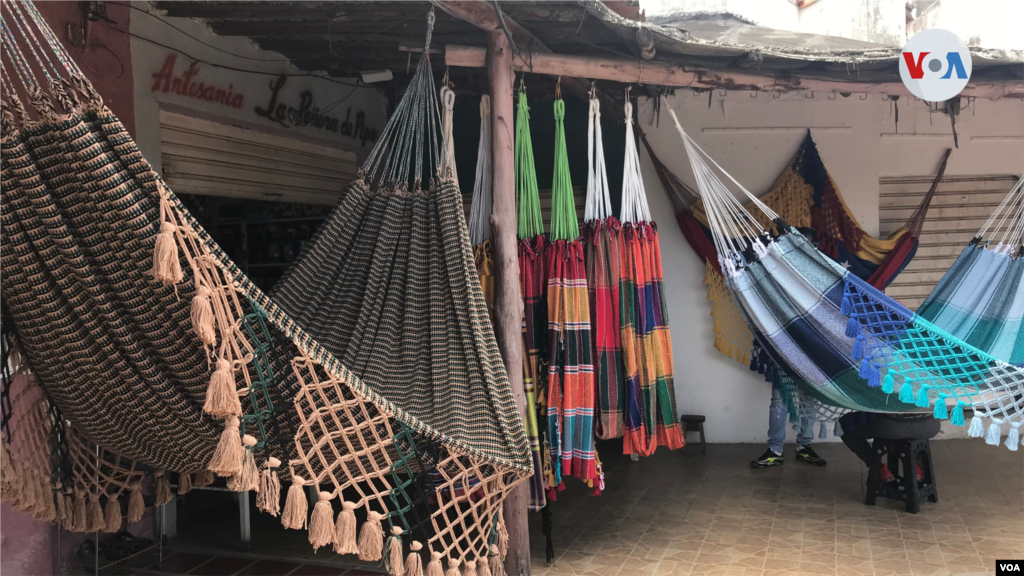 Algunas de las hamacas que se venden en el mercado de Tintorero.