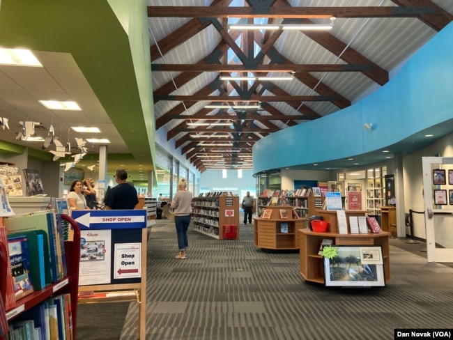 The Lewes Public Library in Delaware opened a new building in 2016. It contains a Teen Room, with a book collection especially for teenagers. (Dan Novak/VOA)