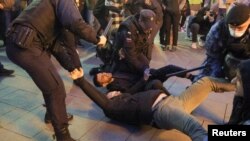 Policija hapsi učesnike protesta protiv mobilizacije u Moskvi