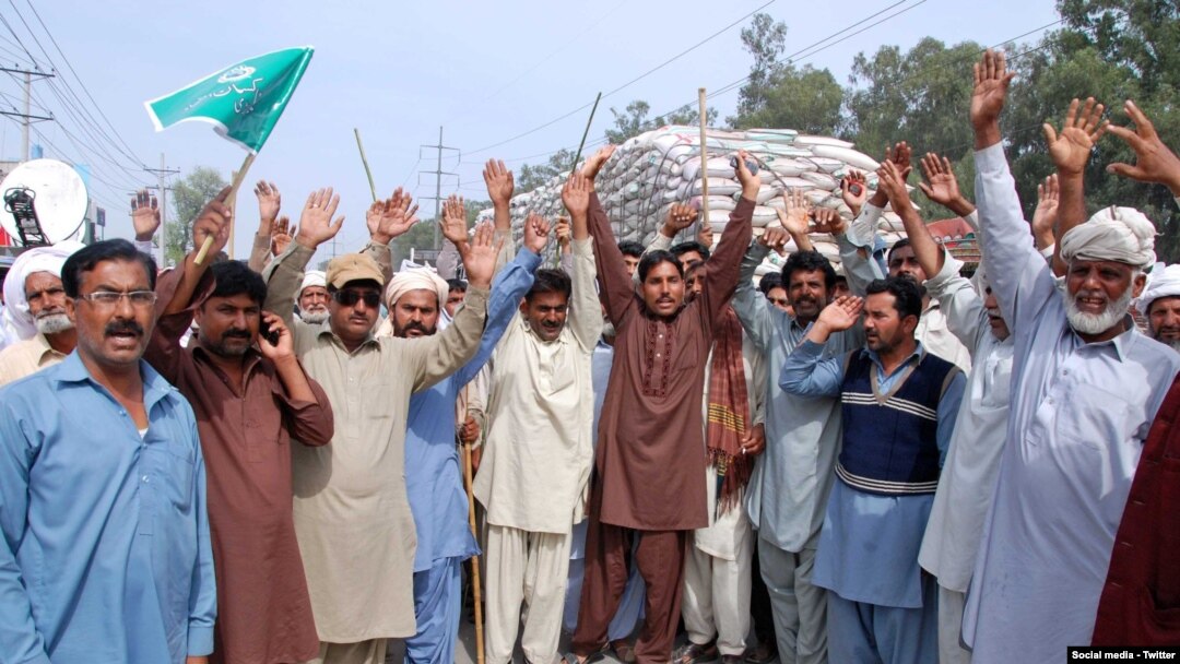 احتجاج کې شريک د خېبرپښتونخوا د پاکستان کسان اتحاد ویاند لياقت يوسفزئ ډيوه ته وویل د مرکزي حکومت سره د خبرو وروسته یې دا مظاهره په دې حکومتي باور ختمه کړه چې وزیراعظم شهباز شريف به د کسان اتحاد د استازو سره د روانې میاشتې په 28مه نيټه ويني او غوښتنې به یې منل کېږي