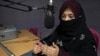 Radio voditeljka Šukria Vali čita vijesti na radio stanici Merman u Kandaharu 29. septembra 2020. 