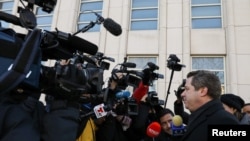 El abogado de Joaquín Guzmán, Jeffrey Lichtman, llega al Palacio de Justicia Federal de Brooklyn durante el juicio de Guzmán en el distrito de Brooklyn, Nueva York, EE.UU., 6 de febrero de 2019.