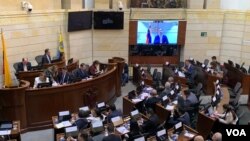 Durante la sesión, el presidente encargado de Venezuela, Juan Guaidó, hizo una intervención televisiva. Imagen tomada de video. VOA/Karen Sánchez. Bogotá, octubre 2 de 2019.