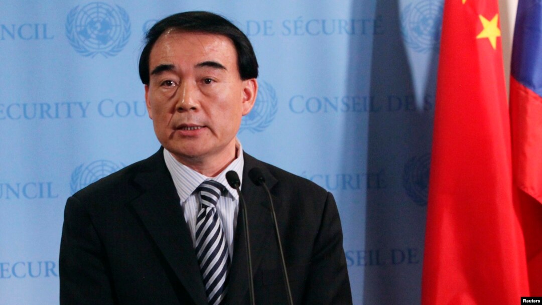 Wakil Menlu China Li Baodong meragukan pertemuan China-Jepang di sela-sela KTT G-20 di Rusia (foto: dok). 