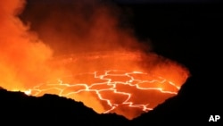 In this photo provided by the U.S. Geological Survey, the lava lake atop Kilauea volcano erupts on Hawaii’s Big Island, Sept. 28, 2016.