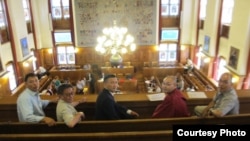 བོད་མི་མང་སྤྱི་འཐུས་ཚོགས་ཆུང་ཞིག་ཡོ་རོབ་ནང་ཕེབས་ཡོད་པ། (chitueblog.wordpress.com)