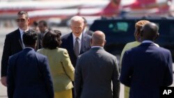 Biden tokom posjete Africi.