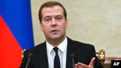 PM Dmitry Medvedev mengatakan Rusia mempertimbangkan pemutusan hubungan ekonomi dengan Turki (foto: dok).