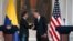 El presidente de Colombia, Gustavo Petro, y el secretario de Estado de EEUU, Antony Blinken, se estrechan la mano tras una rueda de prensa conjunta en la Casa de Nariño, en Bogotá, el 3 de octubre de 2022.